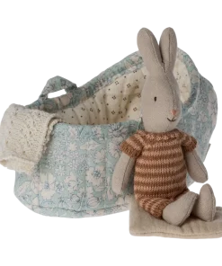 Alternative view of Hase in Tragetasche, Micro