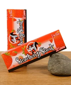 Alternative view of SKUNK 1 1/4 Size Paper mit Strawberry Aroma